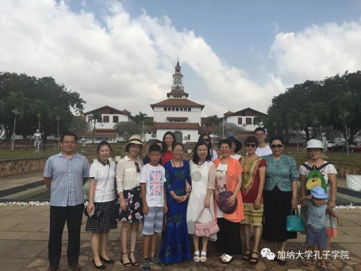 孙保红大使率使馆妇女小组参观加纳大学孔子学院