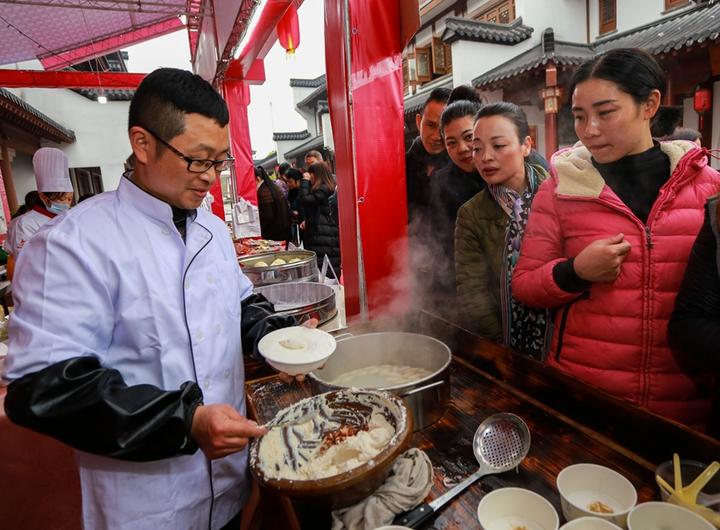 这是南平市政和县知名特色小吃"东平小胳.