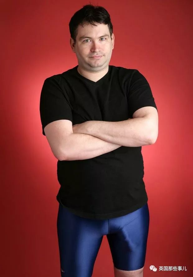 他就是jonah falcon,一个拥有世界上第二长丁丁的美国男子