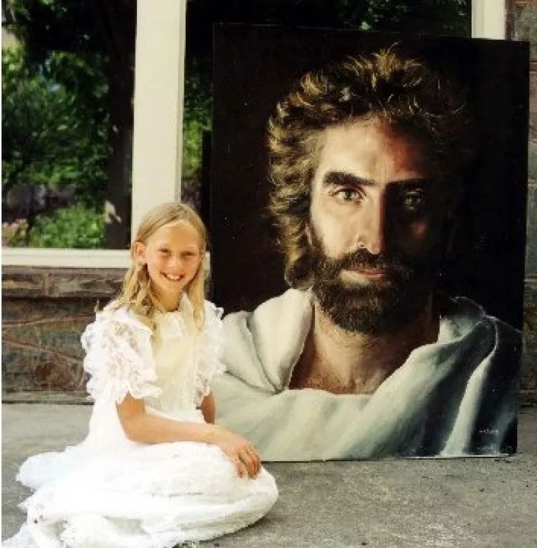 从未学过绘画的小女孩8岁画出耶稣圣像,成为百万富翁