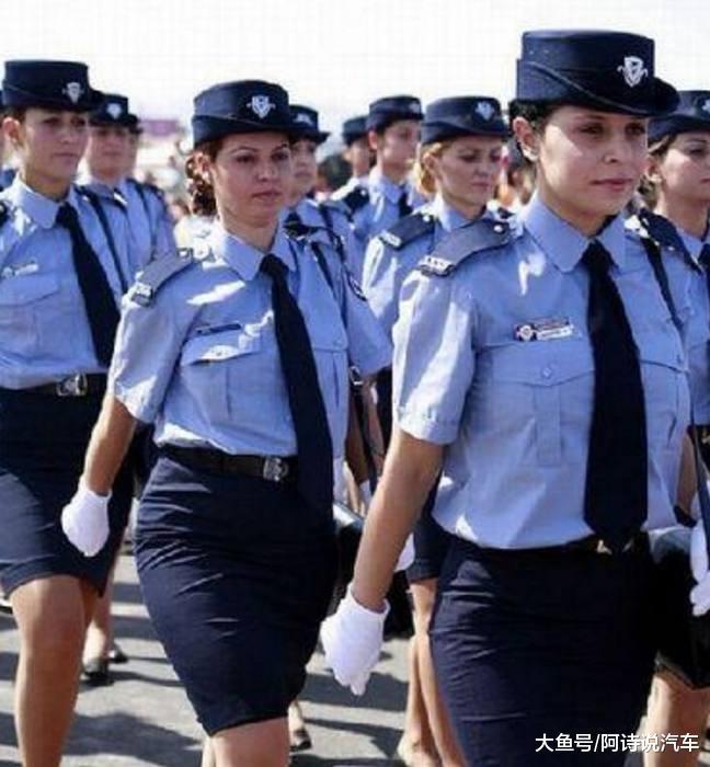 美国女警制服, 英国女警制服, 日本女警制服, 布料都没中国多