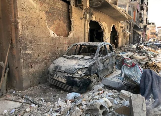是4月16日在叙利亚首都大马士革东郊东古塔地区杜马镇拍摄的房屋废墟