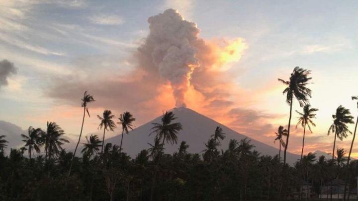 由于火山喷发,巴厘岛往返澳洲航班被迫取消!