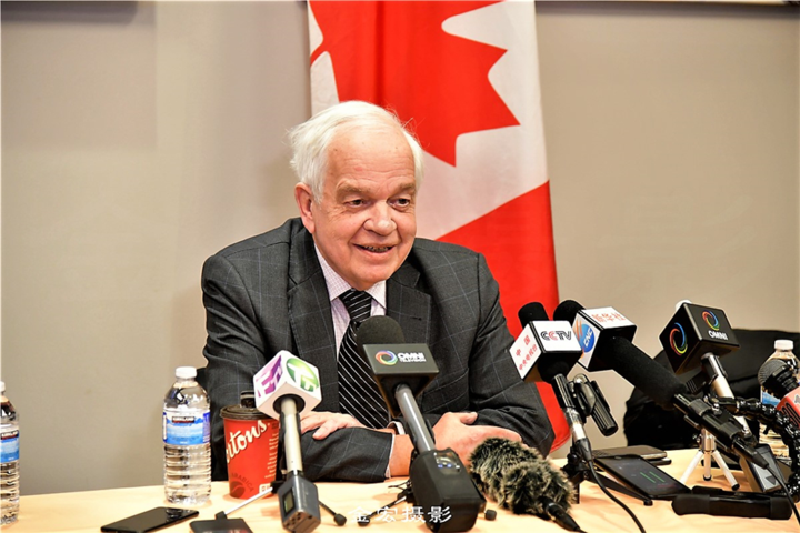 加拿大驻华大使为力挺孟晚舟言论道歉,背后原因耐人寻味