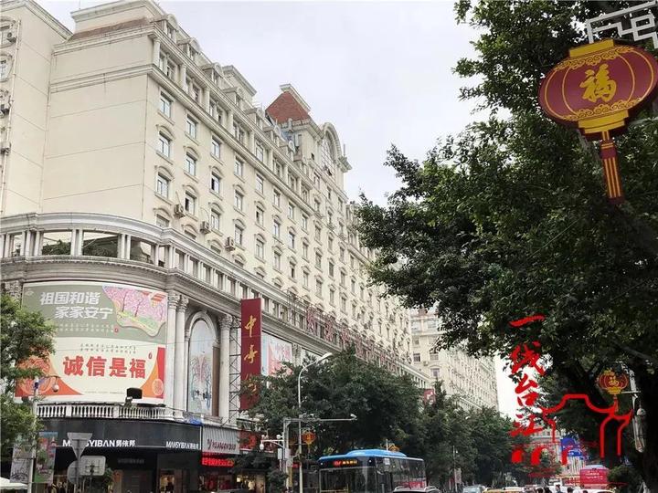 在台江路榕城古街对面,是曾经的"东百元洪城,如今已经升级更新为"